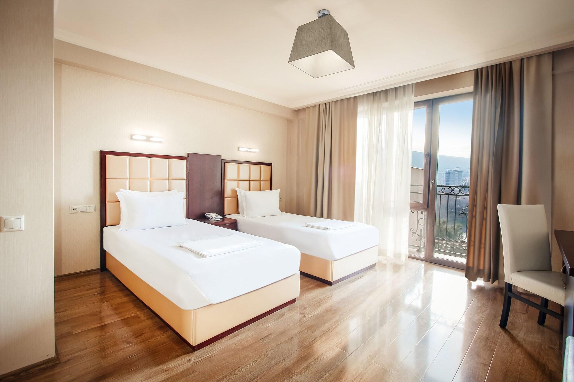 Gtm Plaza Hotel Tbilisi Exterior photo