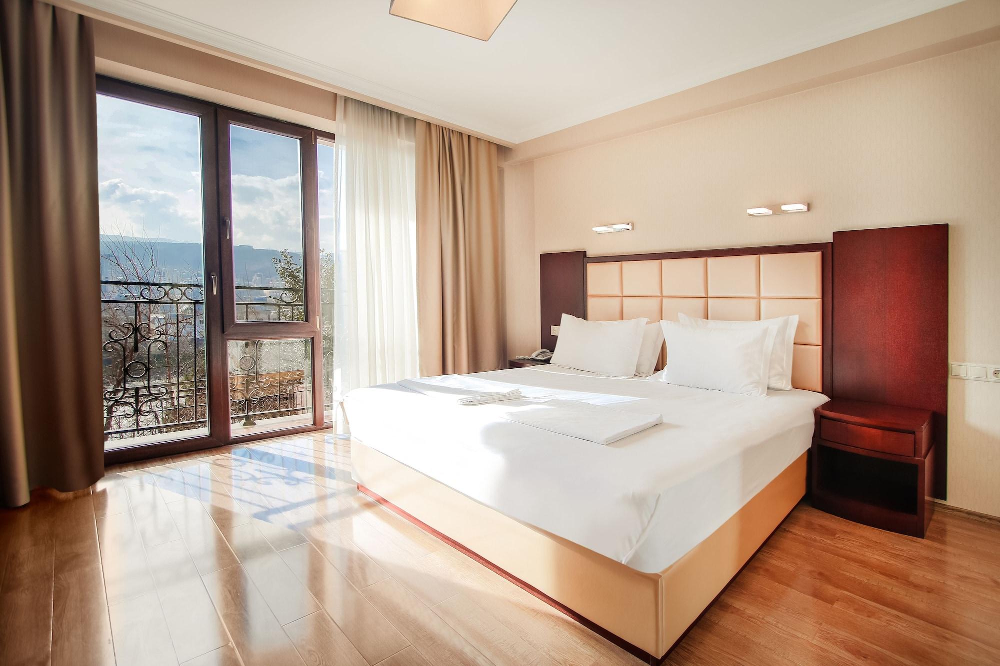 Gtm Plaza Hotel Tbilisi Exterior photo