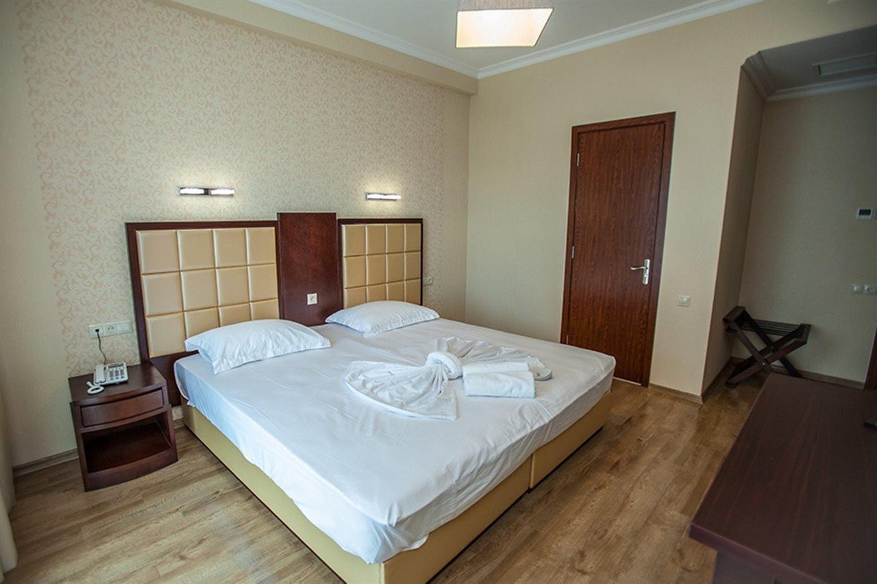 Gtm Plaza Hotel Tbilisi Exterior photo