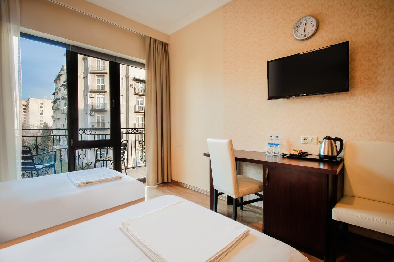 Gtm Plaza Hotel Tbilisi Exterior photo