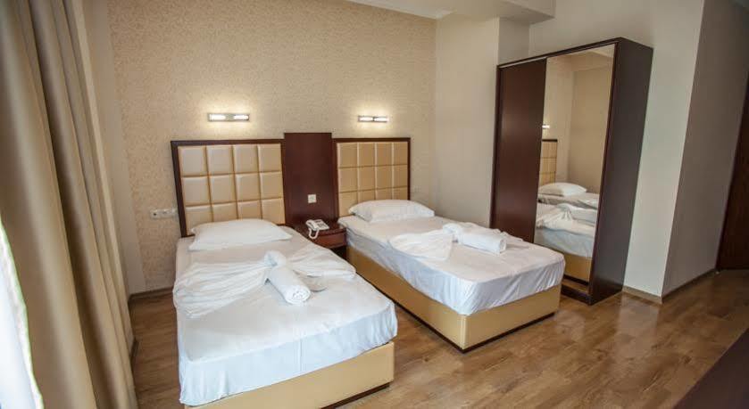 Gtm Plaza Hotel Tbilisi Exterior photo