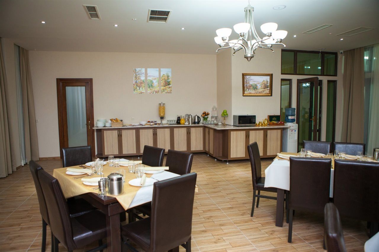 Gtm Plaza Hotel Tbilisi Exterior photo