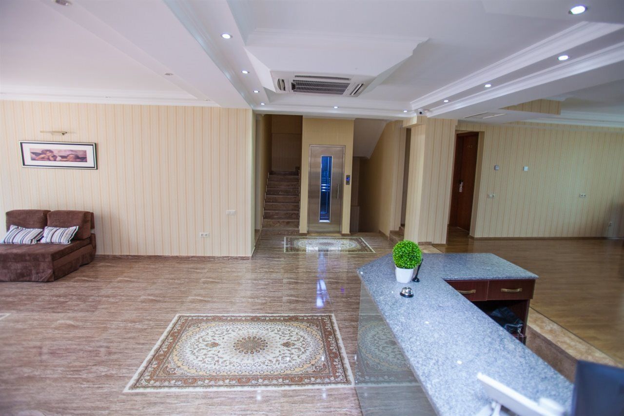 Gtm Plaza Hotel Tbilisi Exterior photo